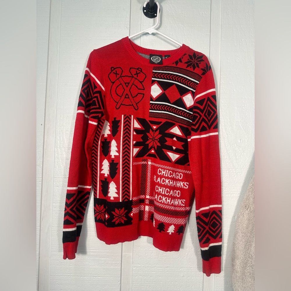 NHL Chicago Blackhawks Red and Black Sweater Size Small EUC